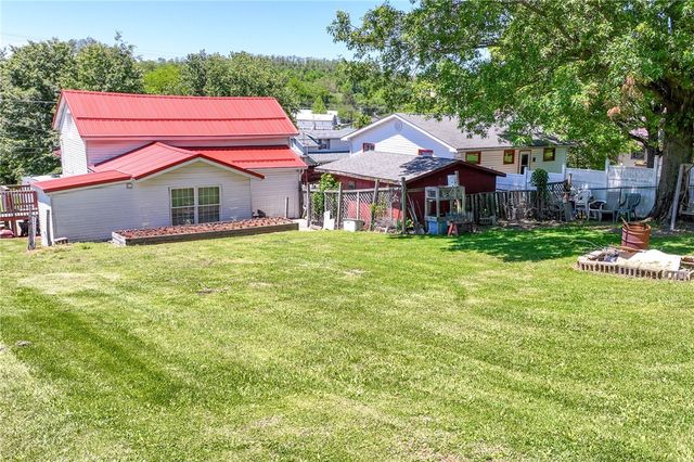 1407 Kirk St, Dunbar Twp, PA 15425