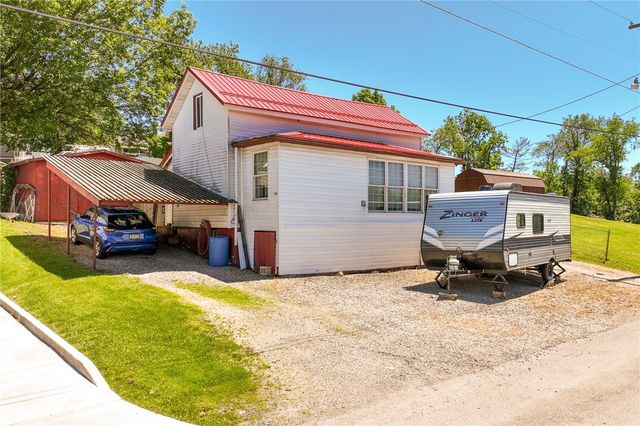 1407 Kirk St, Dunbar Twp, PA 15425