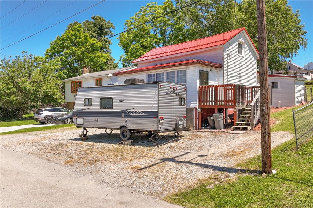 1407 Kirk St, Dunbar Twp, PA 15425
