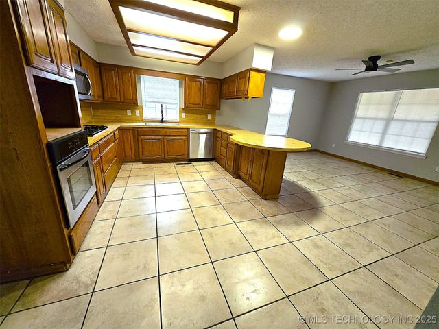 12404 E 35th Street, Tulsa, OK 74146