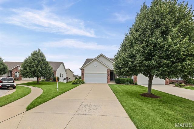 6852 Kensington Drive, Maryville, IL 62062