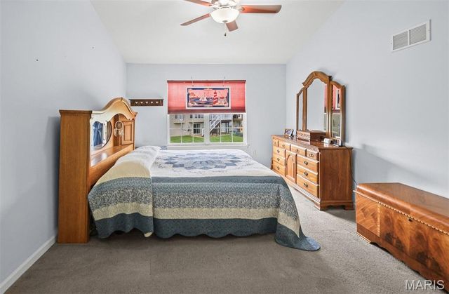 6852 Kensington Drive, Maryville, IL 62062