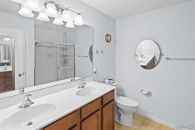 6852 Kensington Drive, Maryville, IL 62062