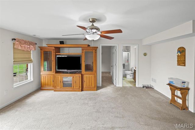6852 Kensington Drive, Maryville, IL 62062
