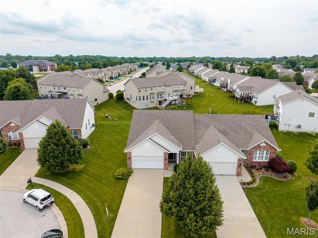 6852 Kensington Drive, Maryville, IL 62062