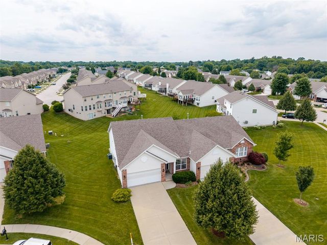 6852 Kensington Drive, Maryville, IL 62062