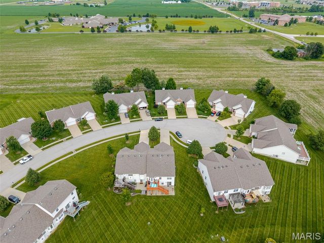 6852 Kensington Drive, Maryville, IL 62062