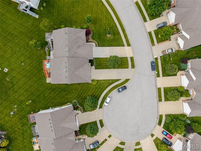 6852 Kensington Drive, Maryville, IL 62062