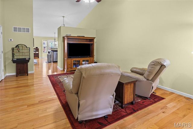 6852 Kensington Drive, Maryville, IL 62062