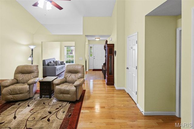 6852 Kensington Drive, Maryville, IL 62062