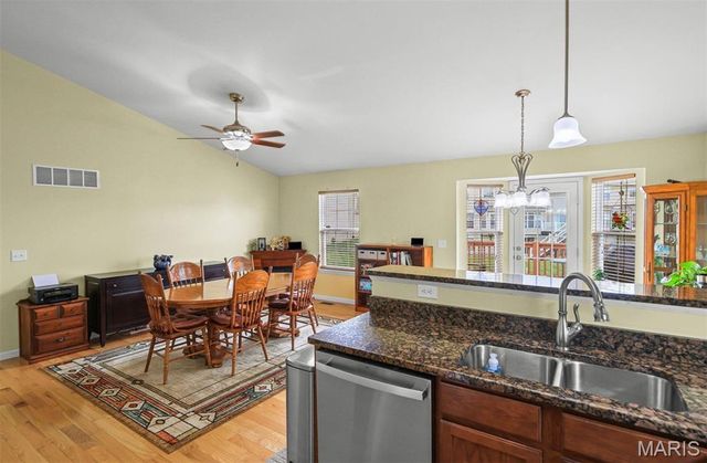 6852 Kensington Drive, Maryville, IL 62062