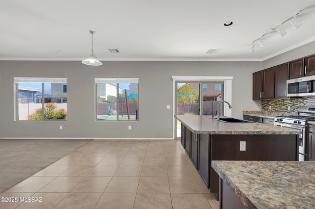 6733 S Stone Fly Drive, Tucson, AZ 85757