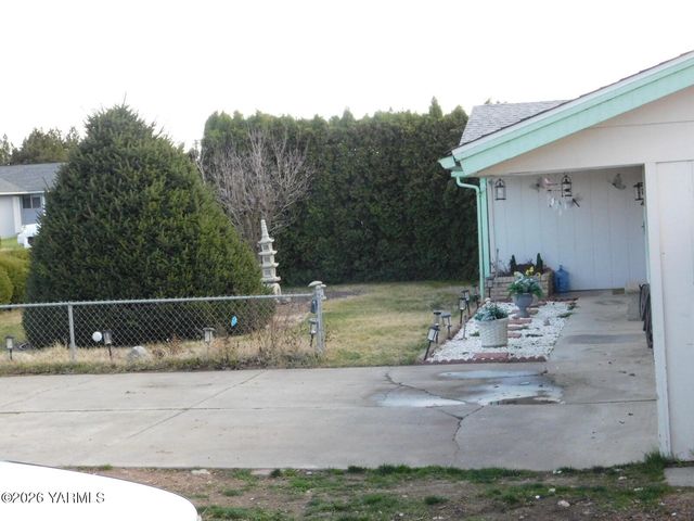 106 Sky Vista Pl, Yakima, WA 98901