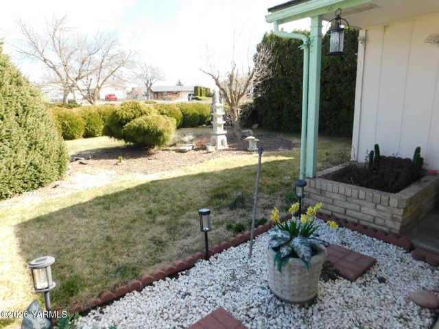 106 Sky Vista Pl, Yakima, WA 98901