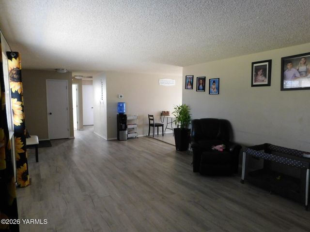 106 Sky Vista Pl, Yakima, WA 98901