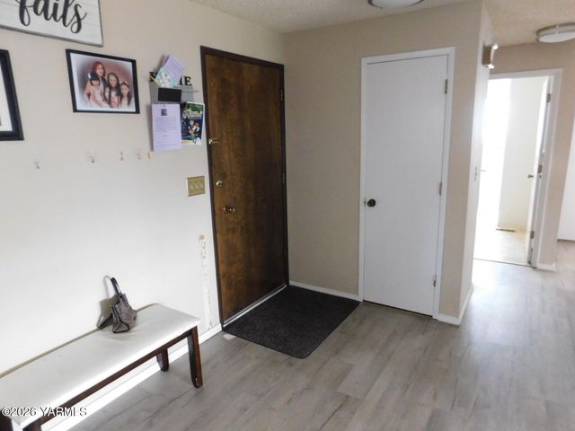 106 Sky Vista Pl, Yakima, WA 98901