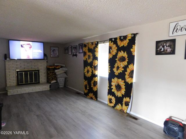 106 Sky Vista Pl, Yakima, WA 98901