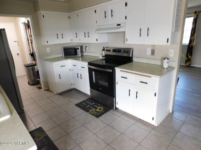 106 Sky Vista Pl, Yakima, WA 98901