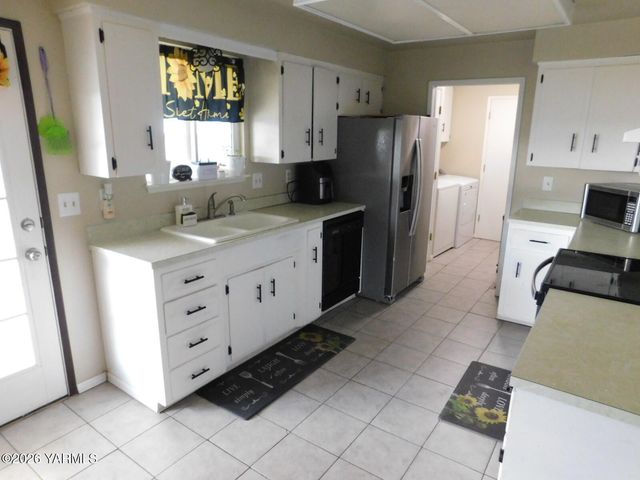 106 Sky Vista Pl, Yakima, WA 98901