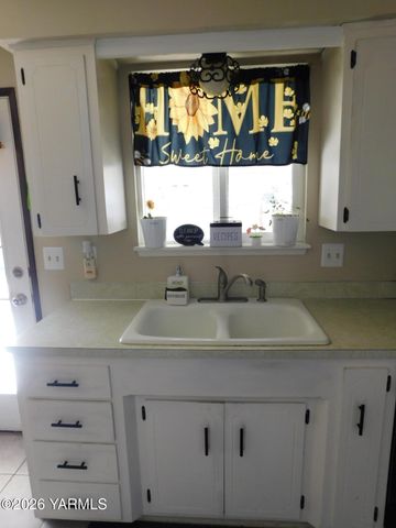 106 Sky Vista Pl, Yakima, WA 98901