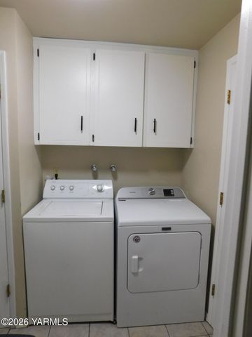 106 Sky Vista Pl, Yakima, WA 98901