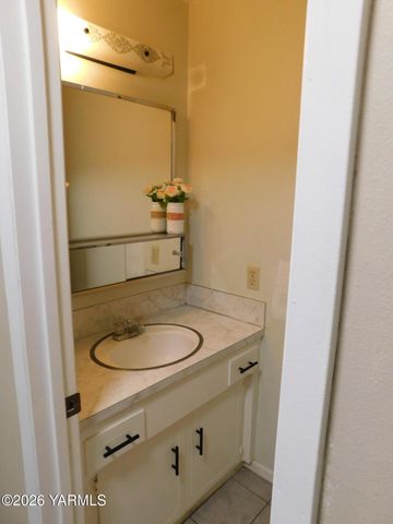 106 Sky Vista Pl, Yakima, WA 98901