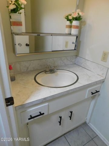 106 Sky Vista Pl, Yakima, WA 98901