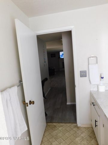 106 Sky Vista Pl, Yakima, WA 98901