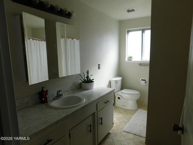 106 Sky Vista Pl, Yakima, WA 98901