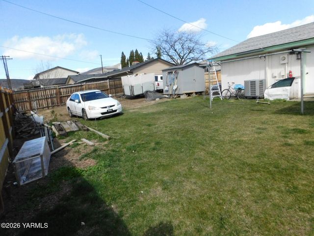 106 Sky Vista Pl, Yakima, WA 98901
