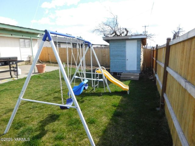 106 Sky Vista Pl, Yakima, WA 98901