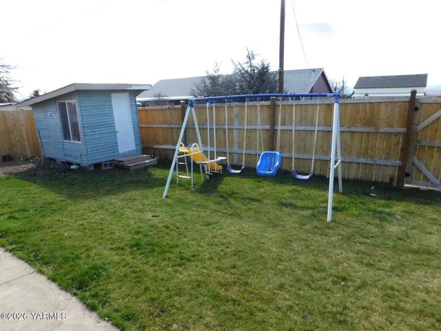 106 Sky Vista Pl, Yakima, WA 98901