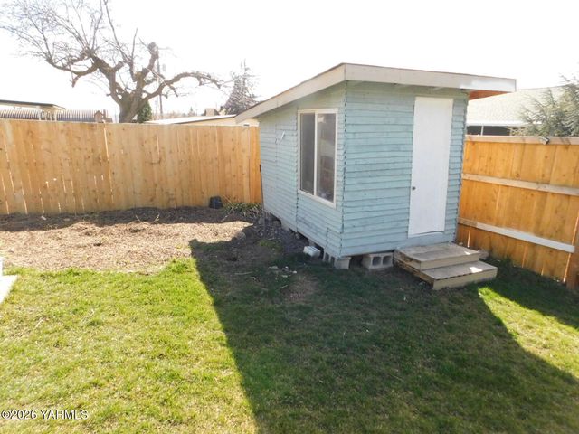 106 Sky Vista Pl, Yakima, WA 98901