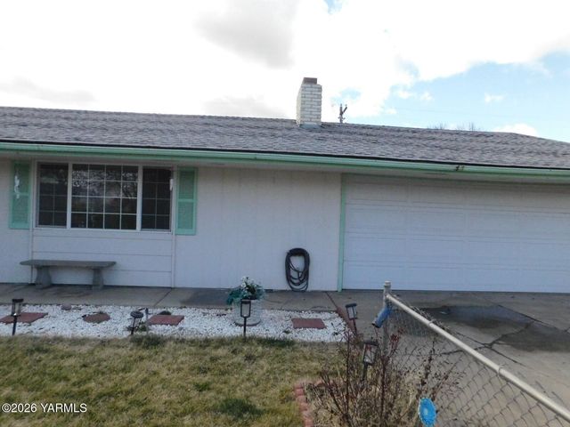 106 Sky Vista Pl, Yakima, WA 98901