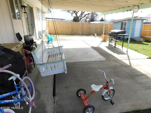 106 Sky Vista Pl, Yakima, WA 98901