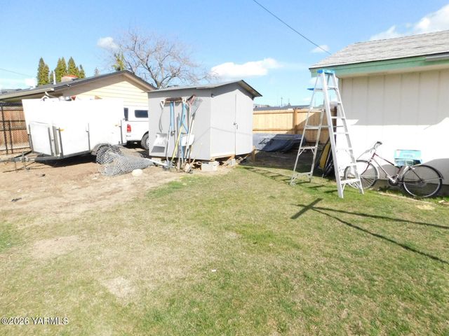 106 Sky Vista Pl, Yakima, WA 98901