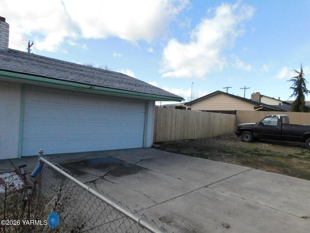 106 Sky Vista Pl, Yakima, WA 98901