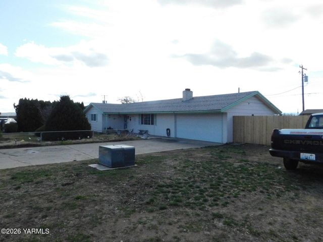 106 Sky Vista Pl, Yakima, WA 98901