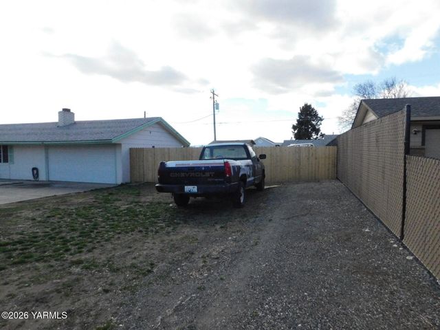 106 Sky Vista Pl, Yakima, WA 98901