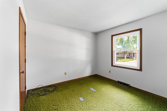 302 NE 6th Street, Ankeny, IA 50021