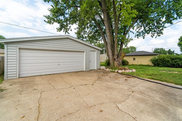 302 NE 6th Street, Ankeny, IA 50021