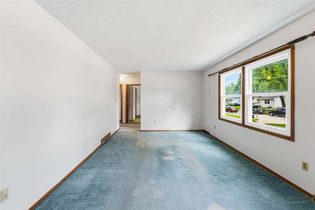 302 NE 6th Street, Ankeny, IA 50021