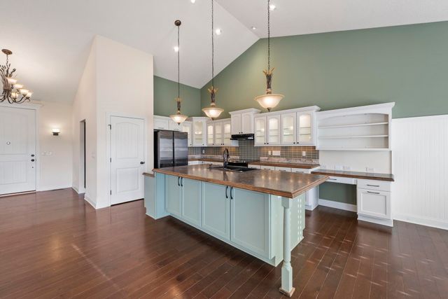 3810 N Rutgers Ct, Maize, KS 67101