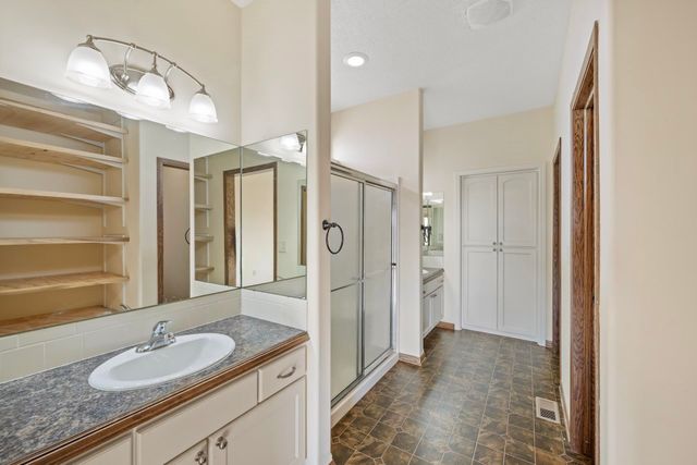 3810 N Rutgers Ct, Maize, KS 67101