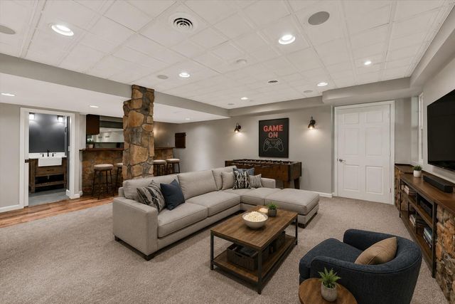 24 LANDAU DR, Westminster, MD 21157