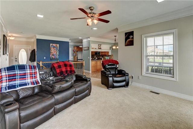 801 NE Sonora Valley Circle, Blue Springs, MO 64014