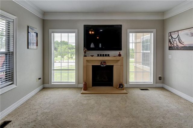 801 NE Sonora Valley Circle, Blue Springs, MO 64014