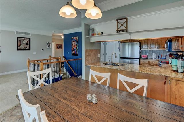 801 NE Sonora Valley Circle, Blue Springs, MO 64014