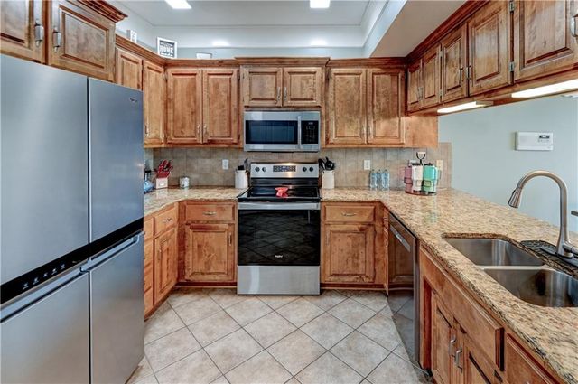 801 NE Sonora Valley Circle, Blue Springs, MO 64014