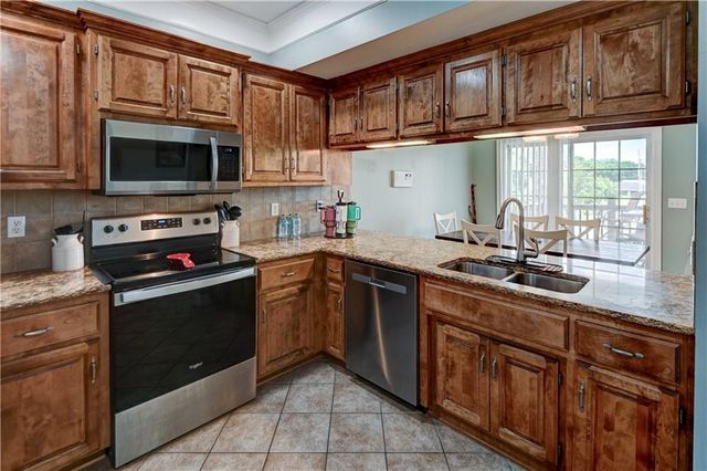 801 NE Sonora Valley Circle, Blue Springs, MO 64014